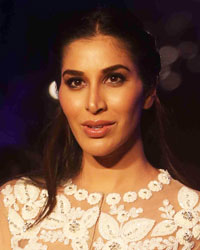 Sophie Choudry at LFW 2016 Manish Malhotra Show