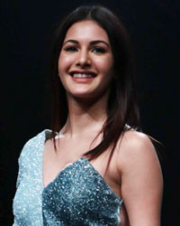 Fashion designer Karan Malhotra with Amyra Dastur Fashion designer Karan Malhotra with Amyra Dastur