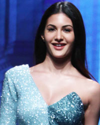 Amyra Dastur at LFW Summer Resort 2017