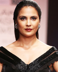 Lara Dutta at LFW Winter Festive 2016 Eshaa Amiin Show