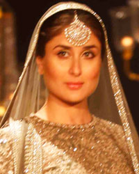 Kareena Kapoor at LFW Winter Festive 2016 Sabyasachi Show