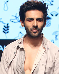 Kartik Aaryan at Lakme Fashion Week 2018