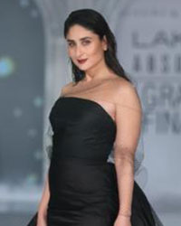 KAreena Kapoor at Lakme Fashion Week Winter Festive 2019