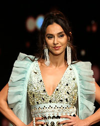 Shibani Dandekar at Lotus India Fashion Week 2019