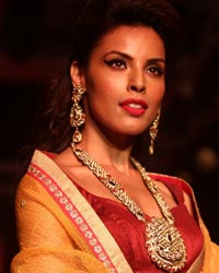 Deepti Gujral at Mahabir Jewellers and KIK Jewels Show at IIJW 2014