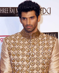 Aditya Roy Kapoor at Manish Malhotra Show at ICW 2014