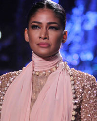 Carol Gracias at Manish Malhotra Show at LFW 2015