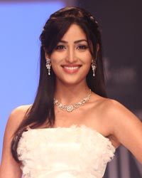 Yami Gautam at Nazraana Show by Rio Tinto at IIJW 2014