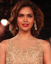 Esha Gupta at Neeta Lulla Show at BPFT 2014