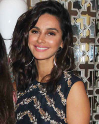 Fadhion designer Payal Singhal and Shibani Dandekar Fadhion designer Payal Singhal and Shibani Dandekar