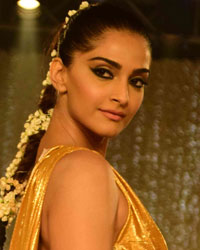 Sonam Kapoor at Pernia Qureshi Fashion Show