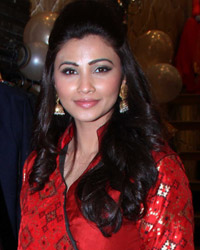 Daisy Shah at Preview of Ritika and Shruti`s Collection