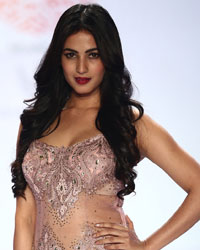 Sonal Chauhan at Pune Fashion Week 2014