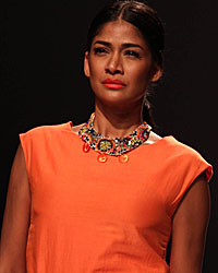 Carol Gracias at Roopa Pemmaraju Show at WIFW SS 2015