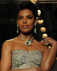 Deepti Gujral at Saboo Fine Jewels Show at IIJW 2014