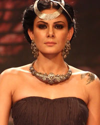 Aanchal Kumar at Sumit Sawhney Show at IIJW 2014