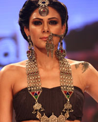 Aanchal Kumar at Sumit Sawhney Show at IIJW 2014