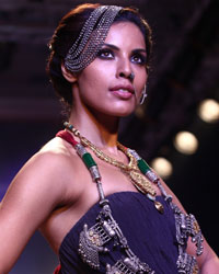 Deepti Gujral at Sumit Sawhney Show at IIJW 2014