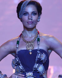 Deepti Gujral at Sumit Sawhney Show at IIJW 2014