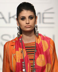 Swati Vijaivargie and Harshitaa Chatterjee Show at LFW 2014