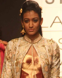 Swati Vijaivargie and Harshitaa Chatterjee Show at LFW 2014