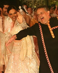 Deepika PAdukone with Fashion Designer duo Abu Jani and Sandeep Khosla