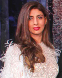 Shweta Bachchan Nanda with fashion desinger Abu Jani