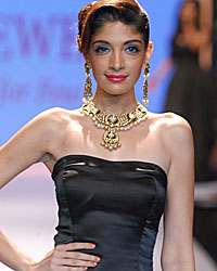 Aks Jewels Show at IIJW 2014