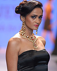 Aks Jewels Show at IIJW 2014