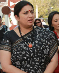 Union Textiles Minister Smt Smriti Irani with FDCI Prsident Sunil Sethi and Fashion Designer Anju Modi