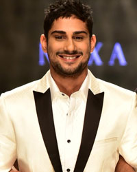 Prateik Babbar with Fashion desgners Rahul Soitkar and Komal Dhoble