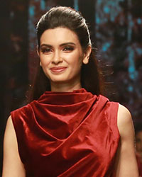 Diana Penty withfashion designers Shyamal and Bhumika