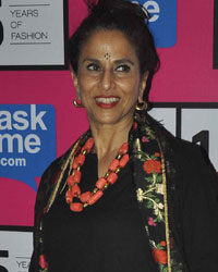 Shobha De