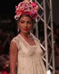 Aneeth Arora Show at WIFW SS 2015