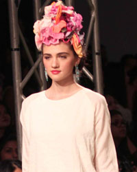 Aneeth Arora Show at WIFW SS 2015