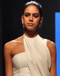 Ankur and Priyanka Modi Show at LFW 2015