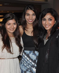 suraj, Monali and Juhi Godambe with Mouni Ganguly