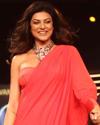 Sushmta Sen with Fashion designers Shiven and Naresh