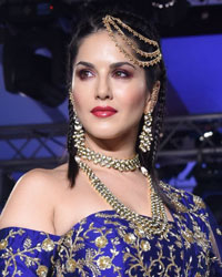 Sunny Leone Walks the ramp for Riyaz and Reshma Gangji