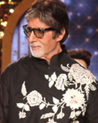 Amitabh Bachchan walks the ramp for Fashin designers Abu Jani and Sandeep Khosla