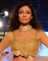 Diksha and Manju Todi Show at IBFW Season 2