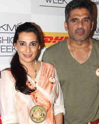 Mana Shetty and Sunil Shetty