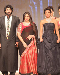 Designer Moni Agarwal with Kajal Aggarwal, Rana Daggubati and Taapsee Pannu