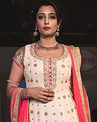 Jaipur Couture Show Exhibits Futuristic Bridal Collection