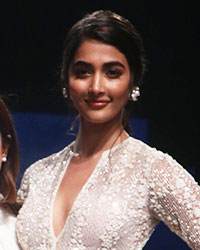 Pooja Hegde with Fashion Designer Ridhi Mehra