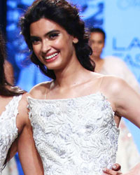 Fashion designer Shriya Som and Diana Penty