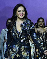 MAdhuri Dixit with fashion designer Ranna Gill