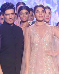 LFW SR 2016 Opening Show Manish Malhotra