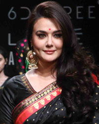 Fashion designer Sanjukta Dutta and Preity Zinta