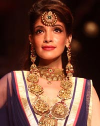 Mahabir Jewellers and KIK Jewels Show at IIJW 2014